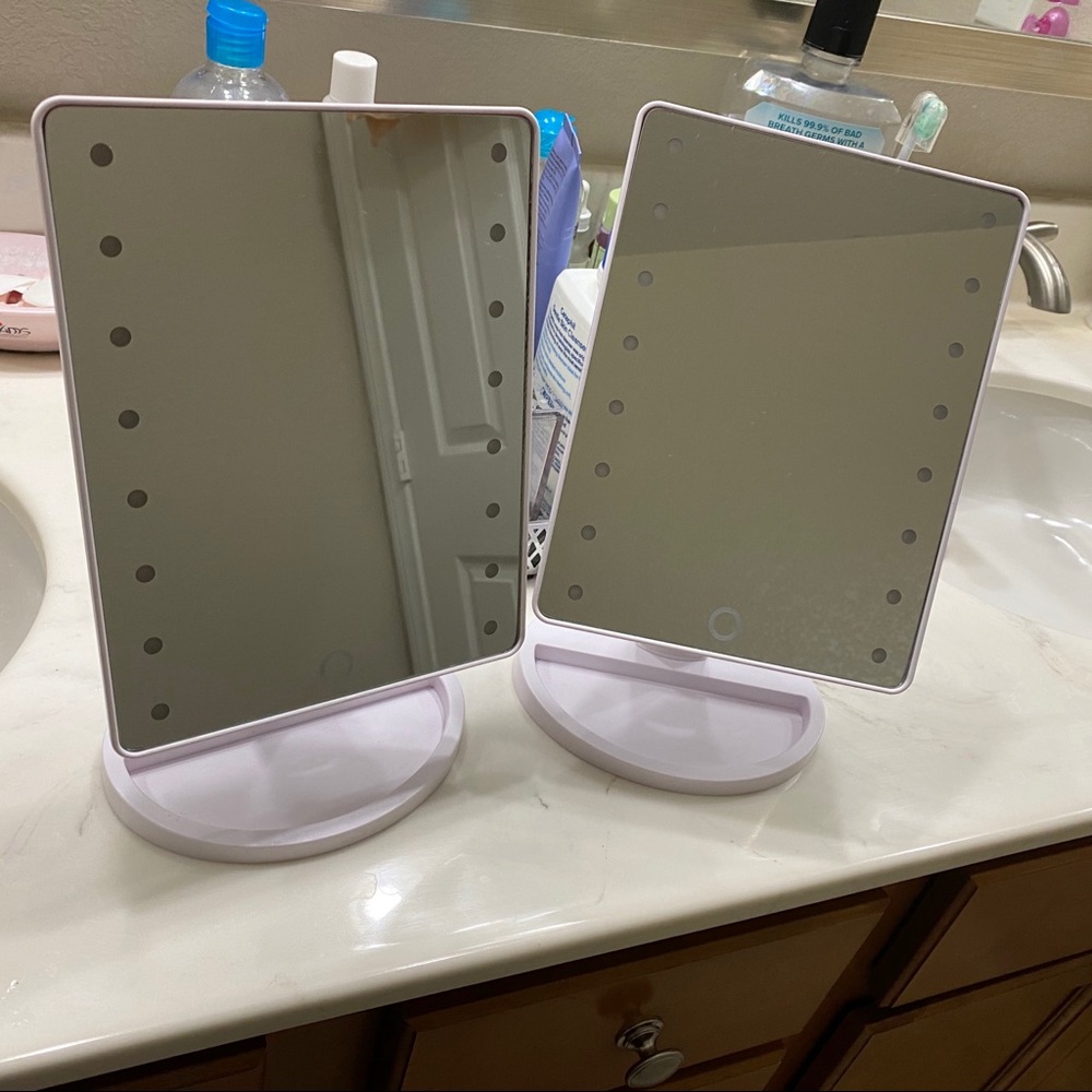 2 LED Makeup Mirrors